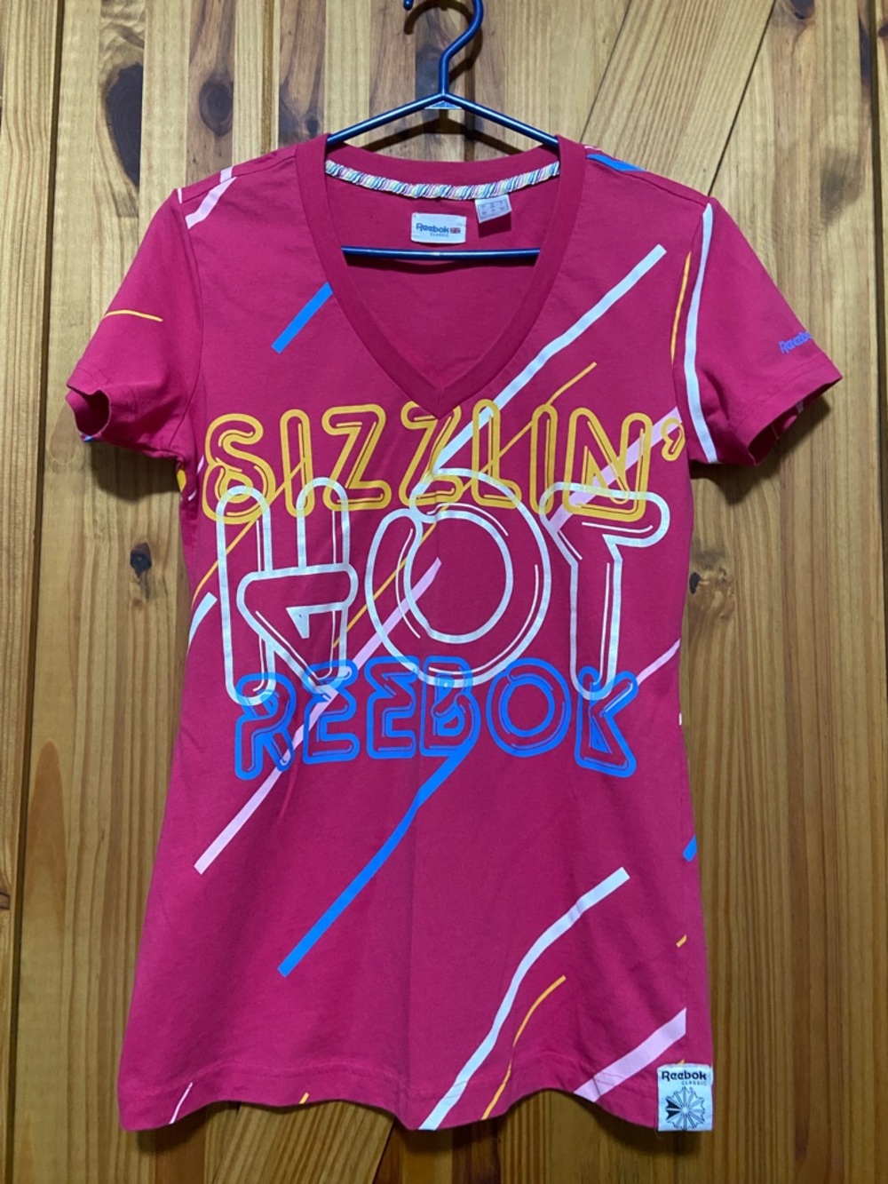 Reebok 80’s inspired Pink V‑Neck 'Sizzlin' Graphic size L but fits smaller